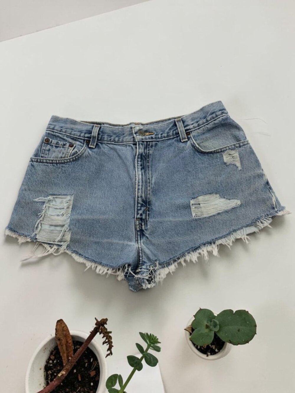 Levi's 550 Distressed High Waist Womens Vintage Cutoff Shorts Freyed Hem Size 14